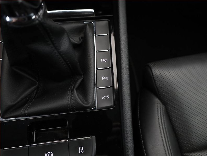 Škoda Superb (2017) Laurin&Klement 1.8 TSI, Kůže - fotka 13 z 21