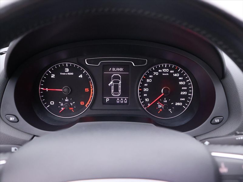 Audi Q3 2,0 TDi 130kW Quattro - fotka 17 z 31
