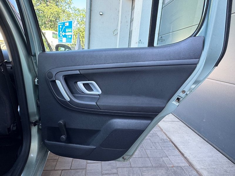Škoda Fabia (2010) 1.2 HTP - fotka 12 z 25