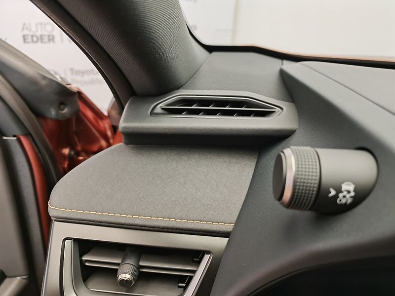 Lexus UX 300h F Sport Design 300H - fotka 27 z 44