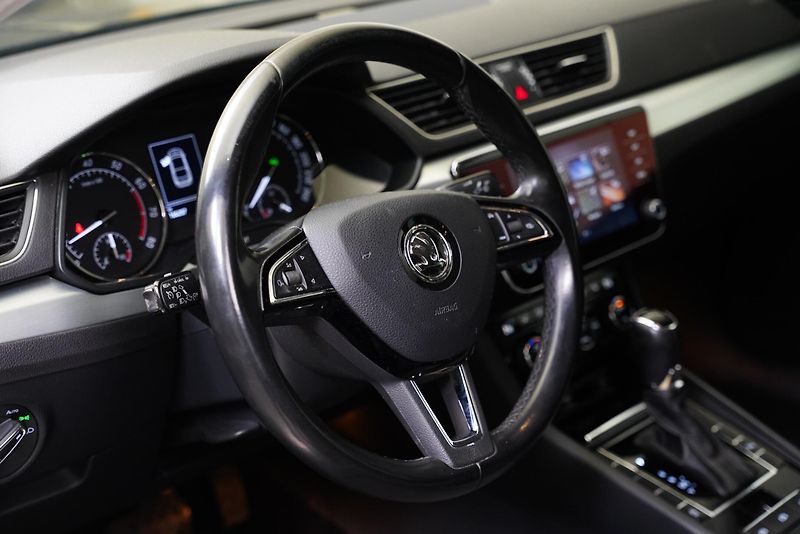 Škoda Superb - fotka 14 z 26