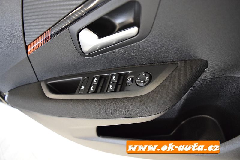 Peugeot 208 1.2 PT 35 000 KM 2023-DPH - fotka 33 z 48