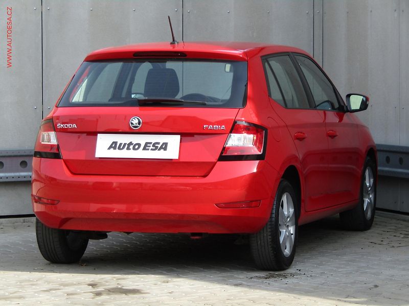 Škoda Fabia (2018) 1.0 TSi, ČR, AC, temp - fotka 4 z 19