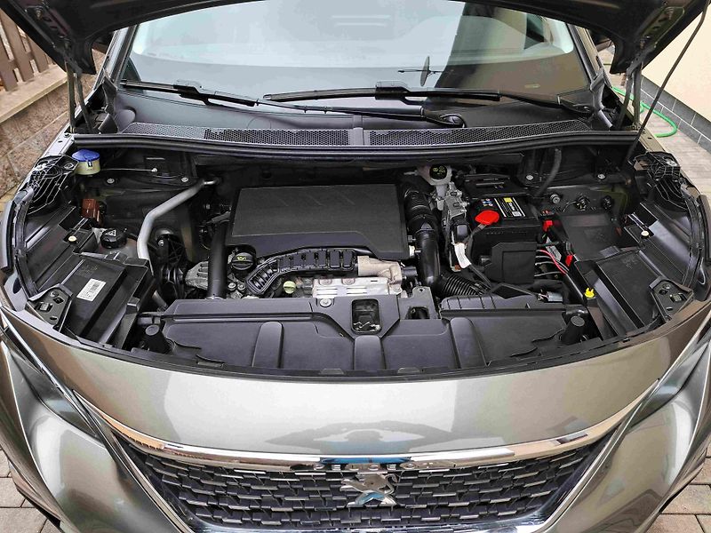 Peugeot 5008 (2019) 1,2 PT EAT8 ALLURE LED NAVI - fotka 18 z 25