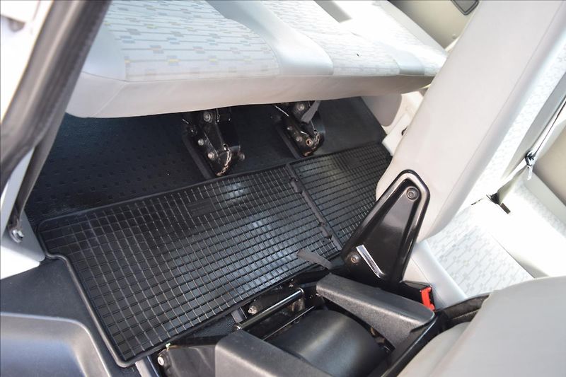 Volkswagen Transporter 2,0 TDI 103KW 9MÍST 4X4 PO STK - fotka 22 z 46