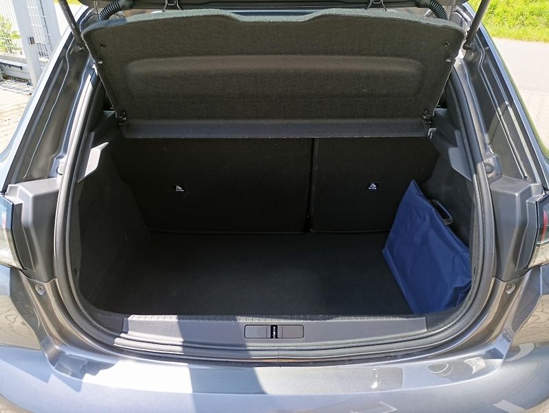 Peugeot 208 (2020) 1.2 PureTech GT line 100k EAT8 - fotka 10 z 23