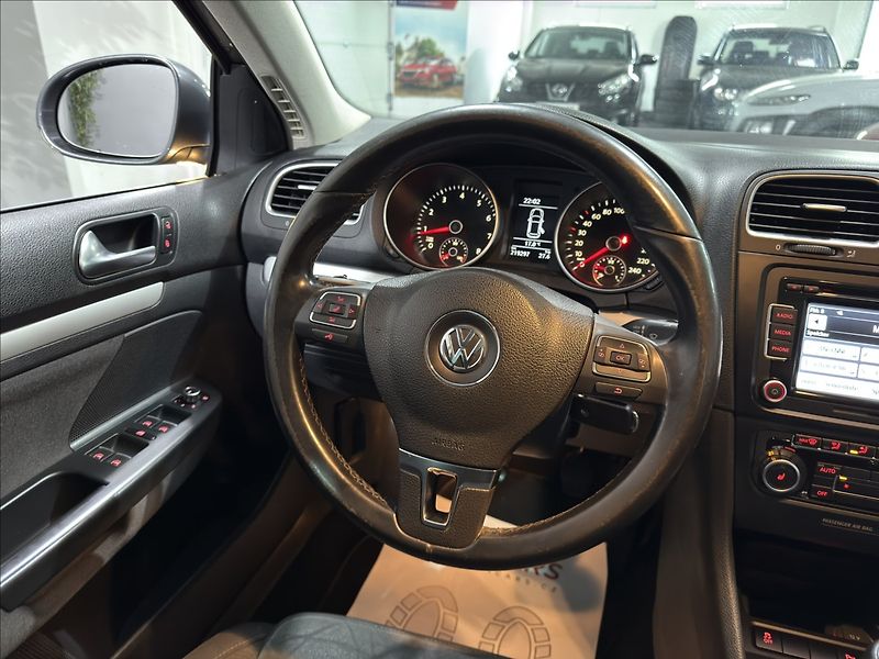 Volkswagen Golf 1,4   TSI HIGHLINE PANORAMA - fotka 19 z 28