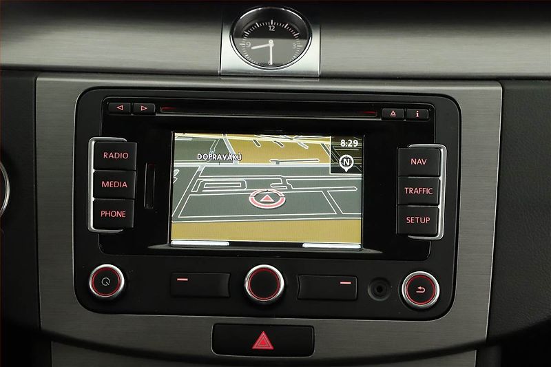 Volkswagen Passat (2012) 1.6 TDI, Navi, Tempomat - fotka 10 z 14