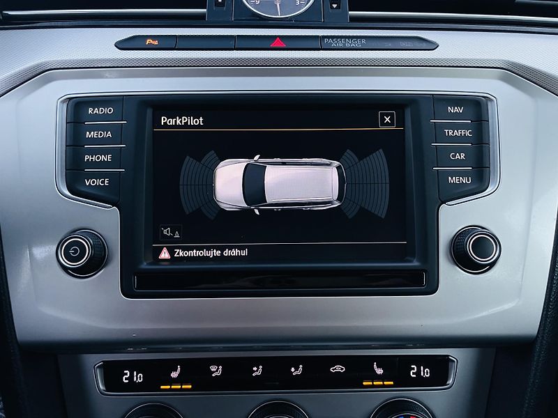 Volkswagen Passat 1.4TSI AUT TAŽNÉ SERVISKA LED - fotka 42 z 49