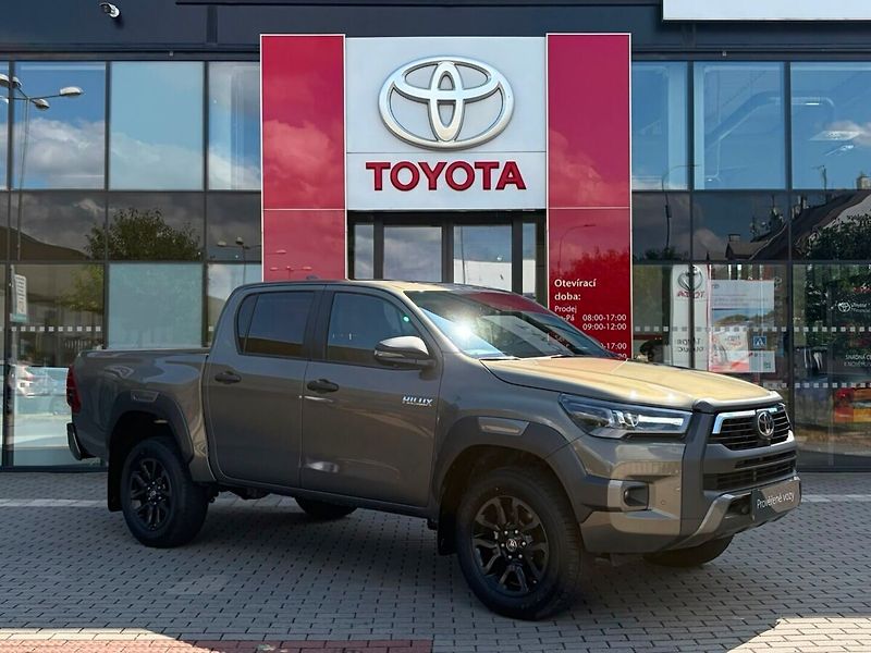Toyota Hilux 2.8 INVINCIBLE skladem - fotka 4 z 18
