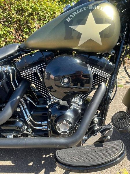 Harley-Davidson FLSS Softail Slim S (2016) - fotka 11 z 13