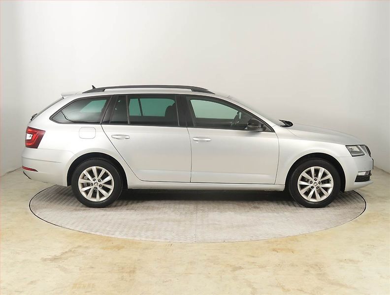 Škoda Octavia (2019) Style 1.6 TDI, Tempomat - fotka 6 z 18