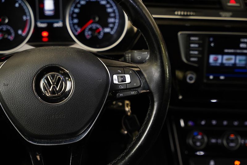 Volkswagen Touran - fotka 16 z 26