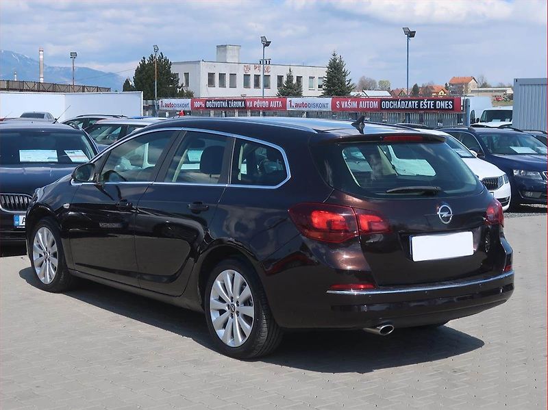 Opel Astra (2014) 1.4 T, Tempomat, Park. senzory - fotka 4 z 15