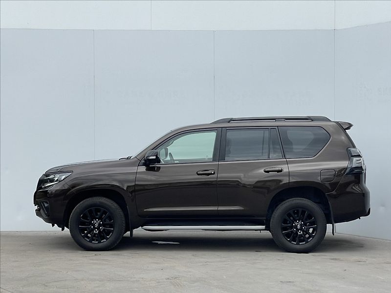 Toyota Land Cruiser 2,8 D4-D AT6 Executive NAVI - fotka 2 z 24