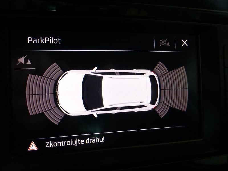 Škoda Karoq (2019) 1,6TDI*PARK.S**ALU***VYHŘ.SED. - fotka 14 z 28