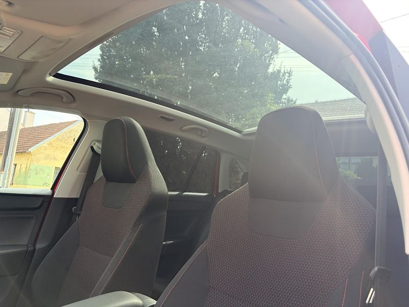 Škoda Rapid 1.6TDI DSG MONTE CARLO - fotka 11 z 35