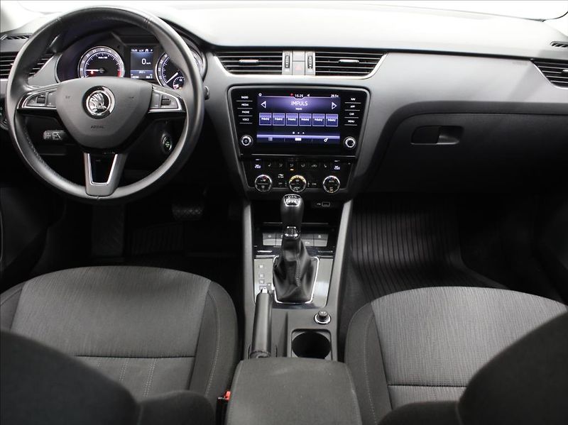 Škoda Octavia 2,0 TDi 135kW DSG 4x4 Style - fotka 8 z 27