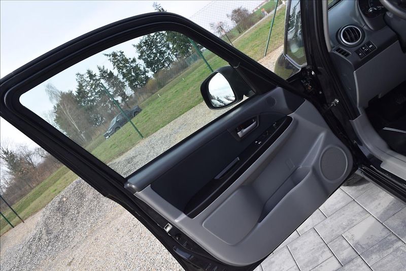 Suzuki SX4 1,6 I 79KW 4X4 TAŽNÉ VÝHŘEV - fotka 27 z 48