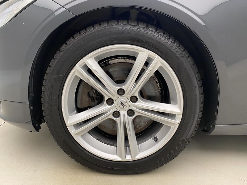 Volvo V90 D4 MOMENTUM AUT  - fotka 32 z 39