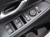Hyundai i30 1,6 CRDi 81kW Trikolor tažné - náhled 15