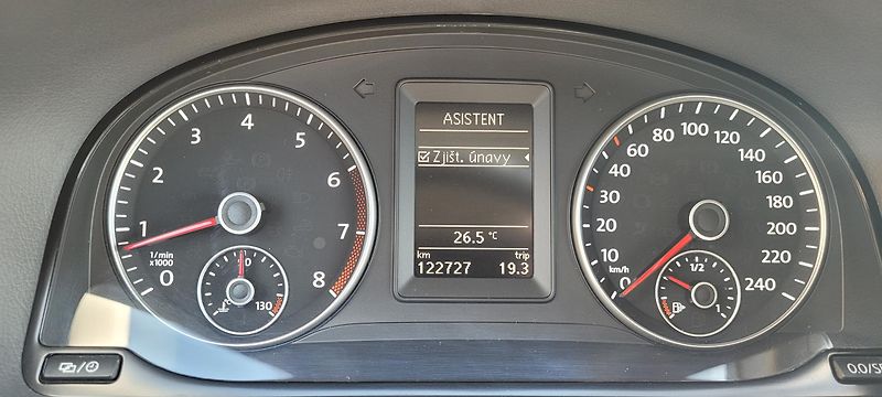 Volkswagen Touran (2013) 1,2TSi 77kW benzín „Life“ - fotka 19 z 35