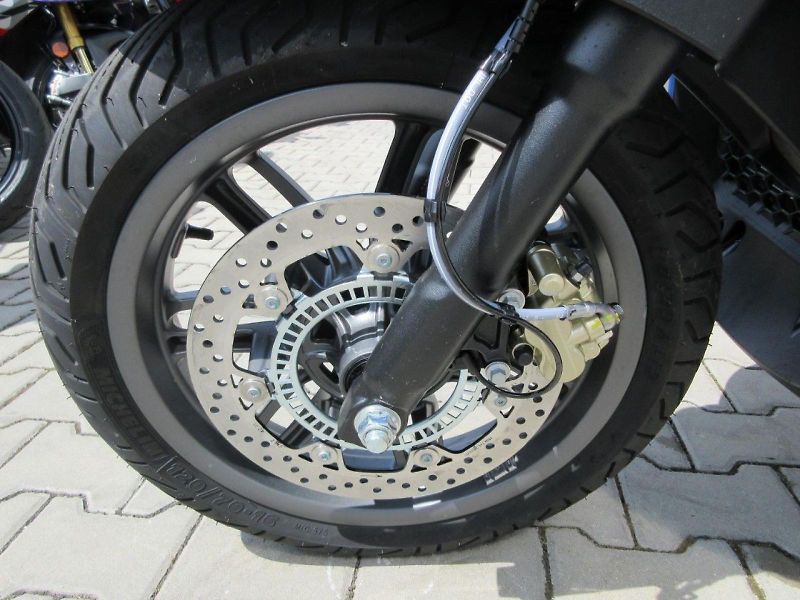 Piaggio (2026) Beverly 400 S e5+ - fotka 9 z 11
