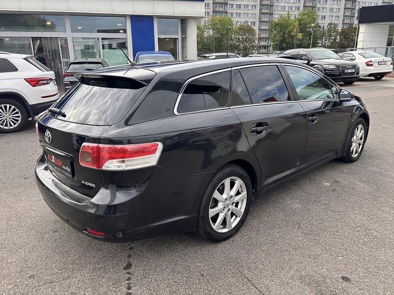 Toyota Avensis 2.2 - fotka 5 z 19