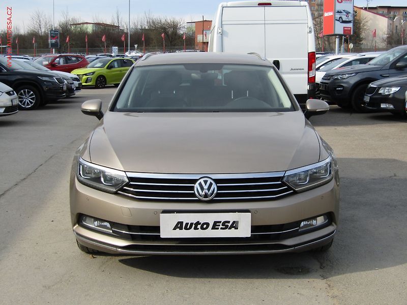 Volkswagen Passat (2016) 2.0 TDi, ČR, Highline, DSG - fotka 2 z 20