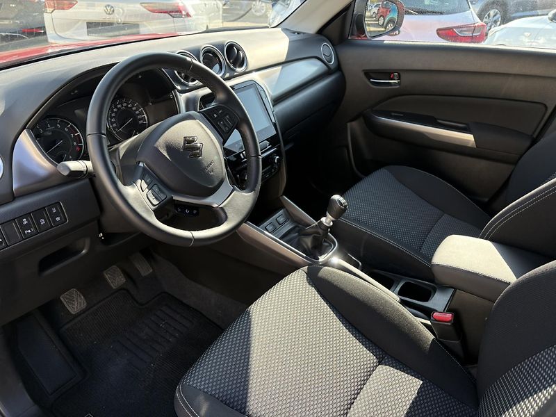 Suzuki Vitara 1.4 BoosterJet 81kW Premium - fotka 10 z 23