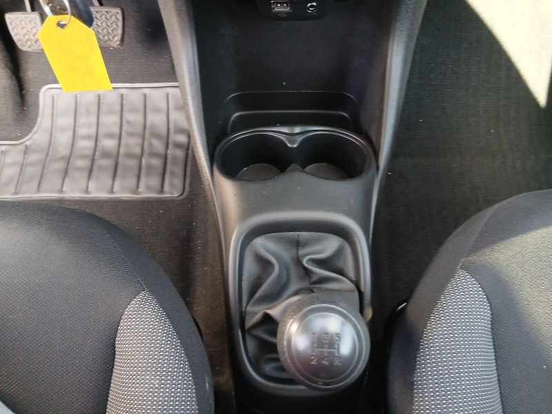 Toyota Aygo 1.0, 51 kW, klima - fotka 23 z 38