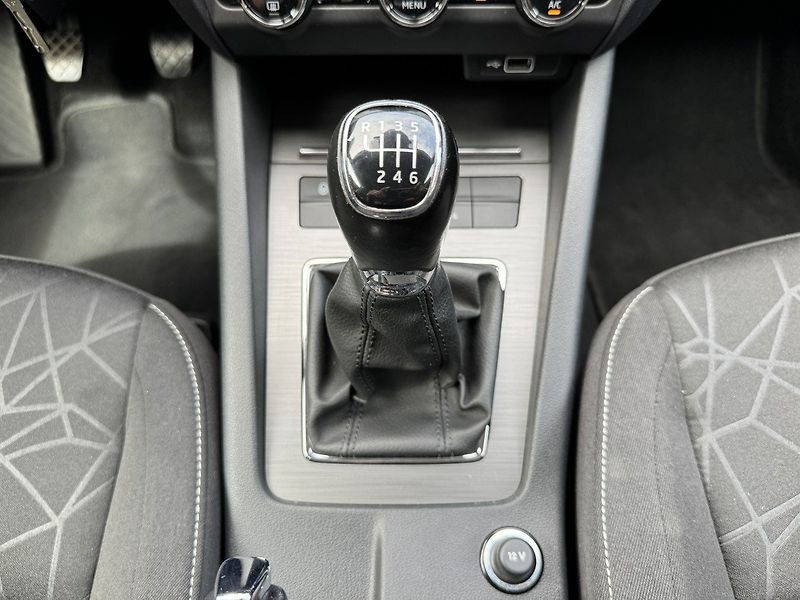 Škoda Octavia (2018) 1.5TSi LED Navi Výhřev Okna - fotka 9 z 50