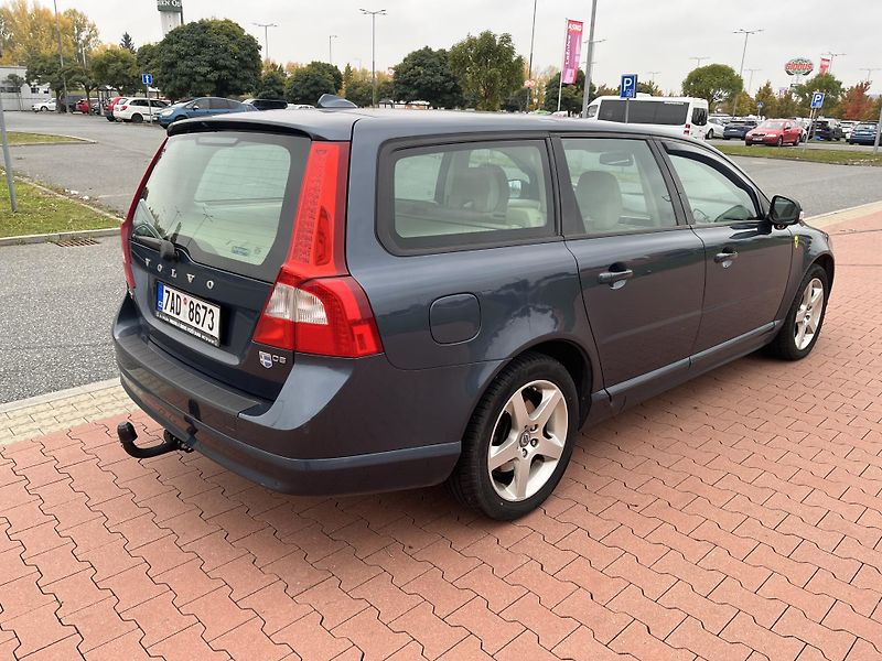 Volvo V70 2.4 D5 136 kW Automat - fotka 5 z 30