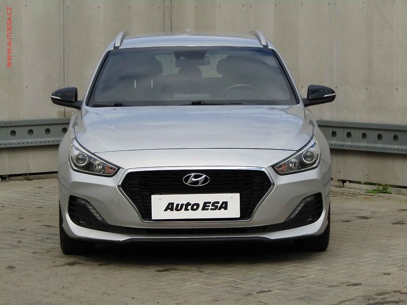 Hyundai i30 (2018) 1.0 T-GDi, 1.maj,ČR, Go! - fotka 2 z 20