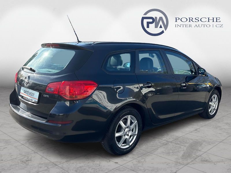 Opel Astra 1.7 TDCi Sports Tourer 81 kW - fotka 2 z 23