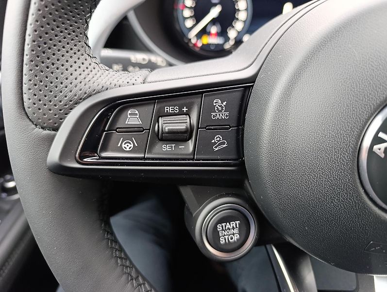 Alfa Romeo Stelvio Veloce 2,0 Turbo 280k AWD - fotka 23 z 32