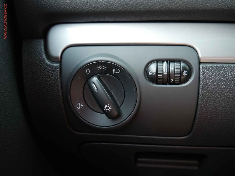 Volkswagen Golf (2011) 1.2 TSi, Trendline - fotka 16 z 16