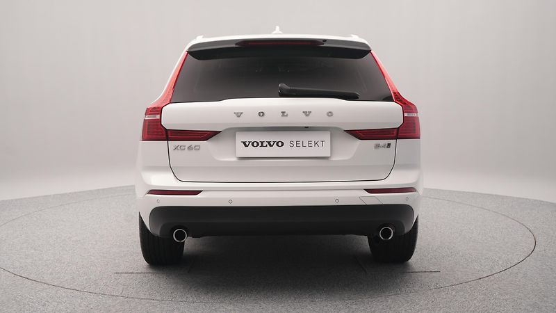 Volvo XC60 B4 AWD MOMENTUM PRO AUT CZ - fotka 13 z 37