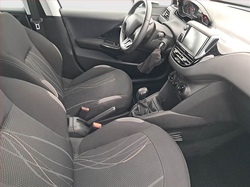 Peugeot 208 (2015) 1.2 PureTech, ČR,1.maj - fotka 9 z 15