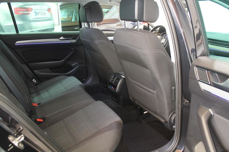 Volkswagen Passat (2021) 2.0TDI DSG Display LED - fotka 24 z 36