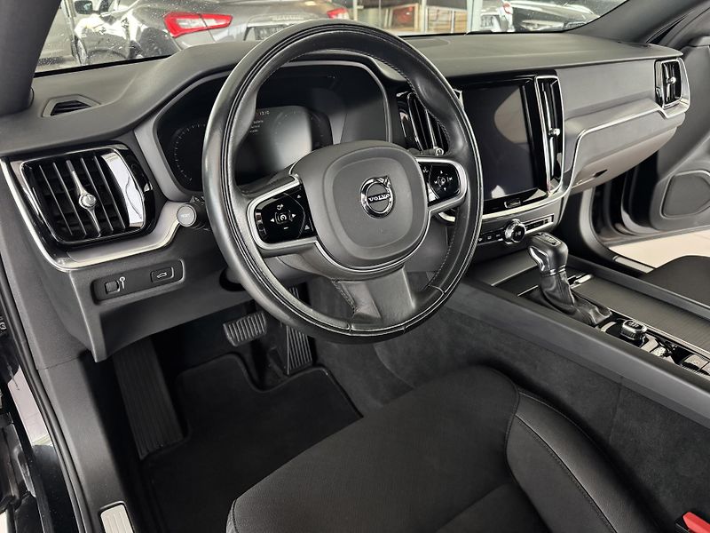 Volvo V60 D3 AUT*110kW*LED*KeyLess*DPH - fotka 9 z 34