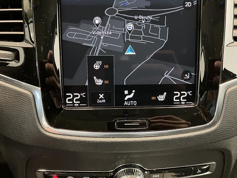 Volvo XC90 B5 AWD Momentum AT8 - fotka 33 z 48