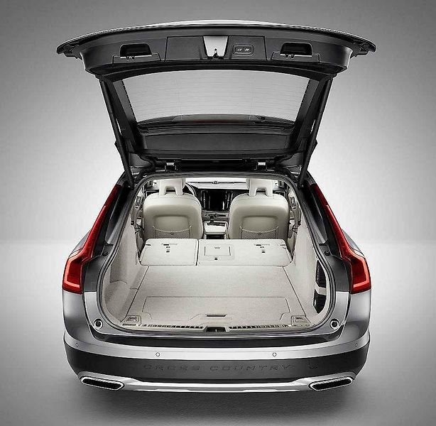 Volvo V90 Cross Country.