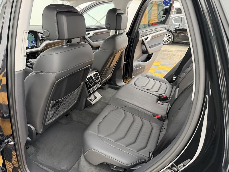 Volkswagen Touareg 3.0Tdi*1-MAJ*DPH*ELEGANCE* - fotka 12 z 49