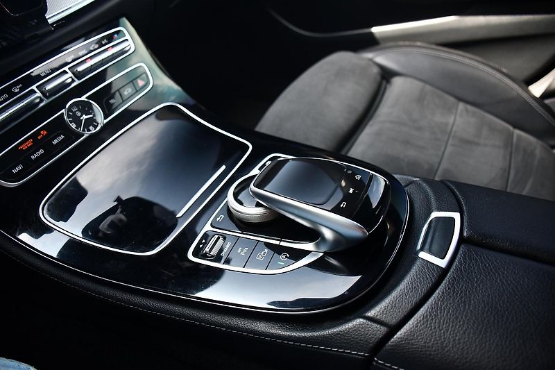 Mercedes-Benz Třídy E 350D AMG K360° HEAD-UP - fotka 33 z 51