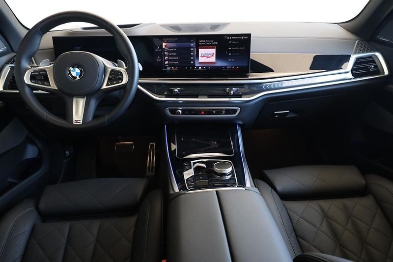 BMW X5 xDrive30d - fotka 5 z 32