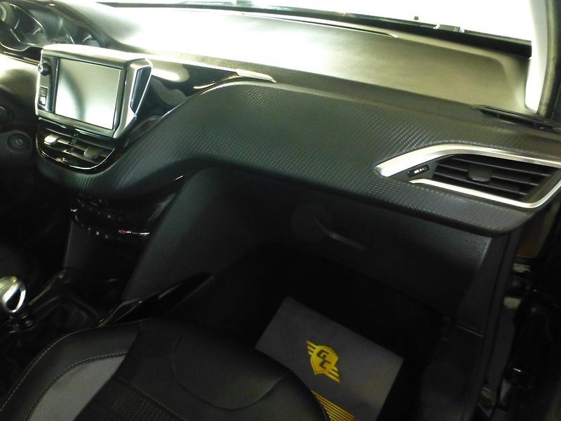 Peugeot 2008 (2019) 1,2-96KW*NAVI*PARK.S**PANORAMA - fotka 22 z 27