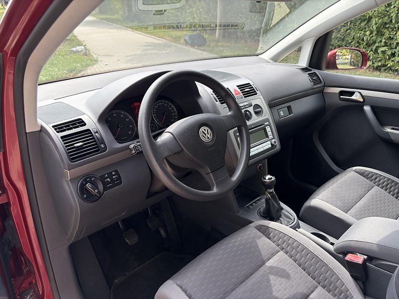 Volkswagen Touran 1.6 75KW 7 míst Trendline  - fotka 27 z 33