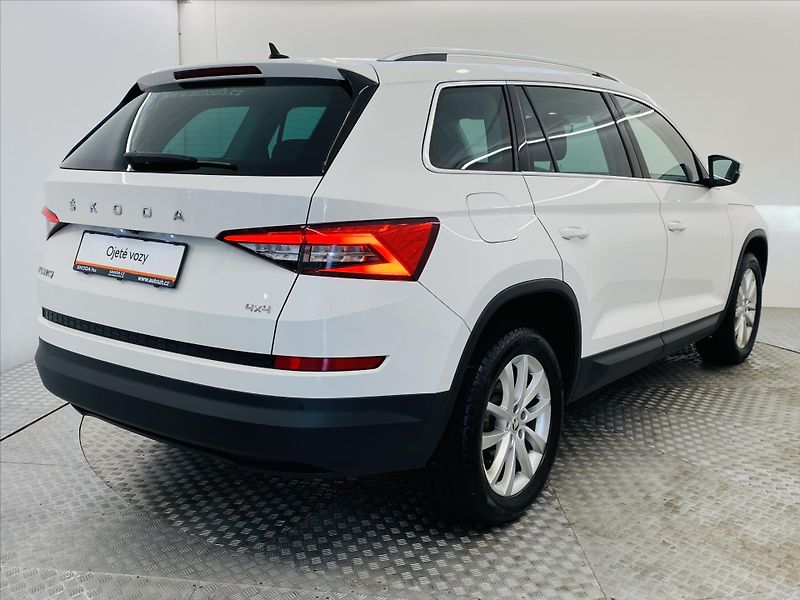 Škoda Kodiaq 2,0 TDI DSG 140kW 4x4 Style - fotka 2 z 27