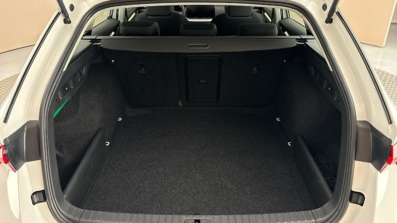 Škoda Octavia 2.0 TDI DSG Style Combi - fotka 17 z 26